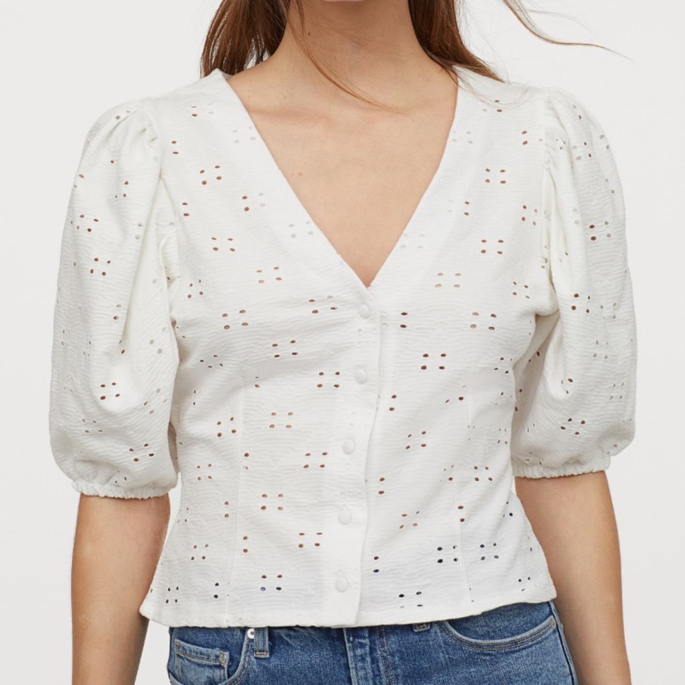 SOLD ON DEPOP: White puffy sleeve Blouse - Picture 2 of 5